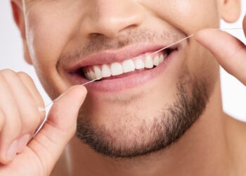 Kaip dažnai (ir kada) reikėtų naudoti dantų siūlą?