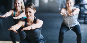 Aukštas ar žemas štangos laikymas pritūpimuose: kuris variantas efektyvesnis?