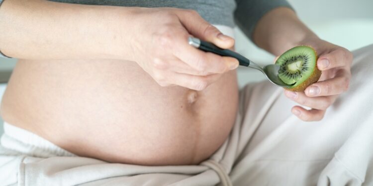 Kokia nauda nėštumo metu valgyti kivius?