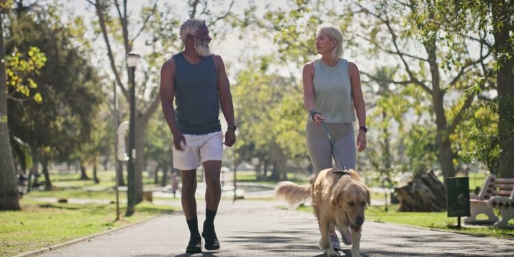 Sužinokite, kodėl vaikščiojimas gali padėti sumažinti nugaros skausmą ir kaip tai gali padėti jums