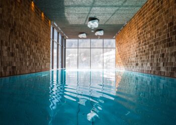 Ar galima maudytis, sergant juostine pūsleline?