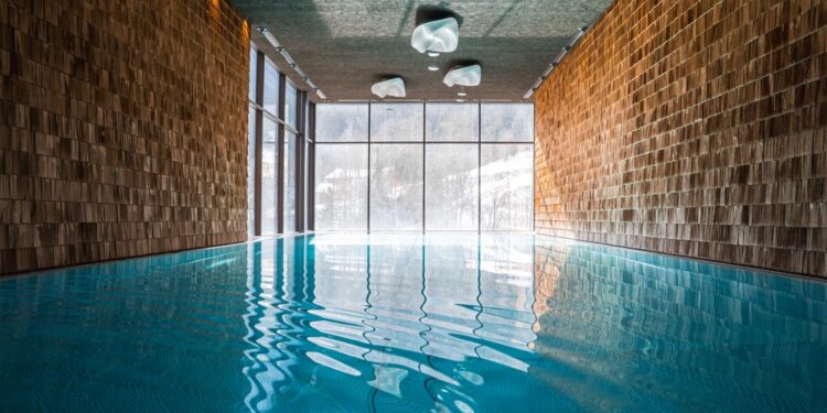 Ar galima maudytis, sergant juostine pūsleline?