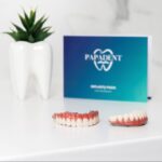 Dantų implantų ilgaamžiškumas ir priežiūra: 3 pagrindiniai pavojaus signalai pacientams